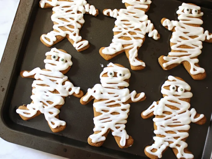 Gingerbread Mummies